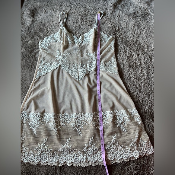 Wacoal Embrace Lace Naturally Ivory Chemise Nude size Large - Picture 10 of 11